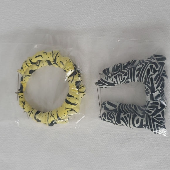 Two Earring Bundle - Picture 9 of 14